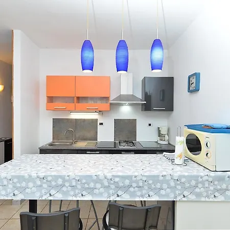 Apartment Fuer 3 Personen Ca 35 Qm In Stinjan, Istrien Istrische Riviera Stinjan